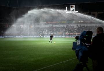 中国裁判傅明亮相世界杯 2024申花跟海港德比大战就是他主吹（配图示意）